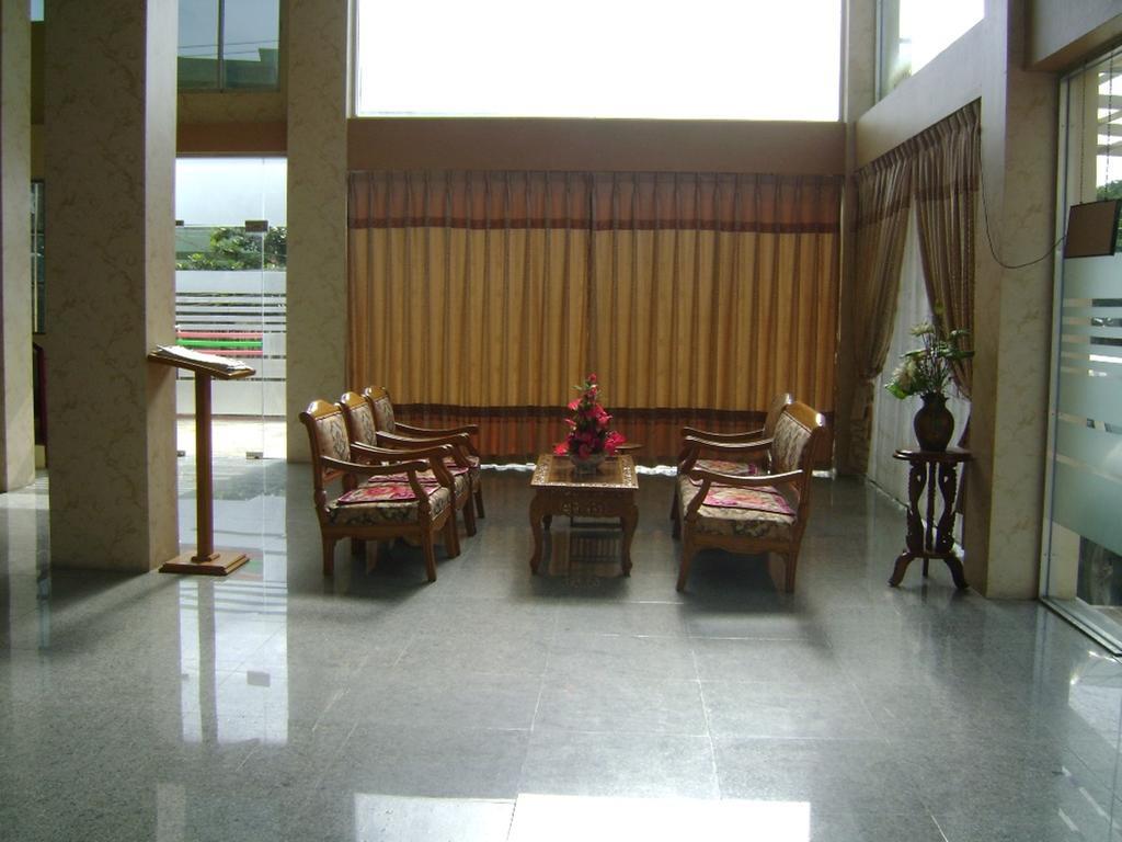 Royal Boss Hotel Rangun Kültér fotó